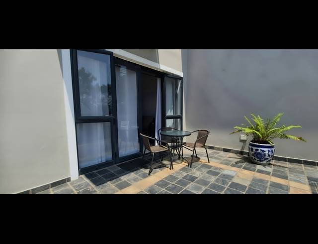 1 BEDROOM APARTMENT FOR SALE IN BRYANSTON
